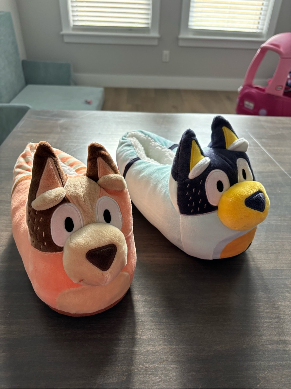 Adults Bluey Bingo House Shoes size Large - Picture 2 of 5